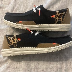 EUC Black w/leopard print Hey Dude Shoes. Size 9